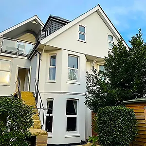 Coastal Haven: Southbourne's Two-bedroom Retreat Apartment